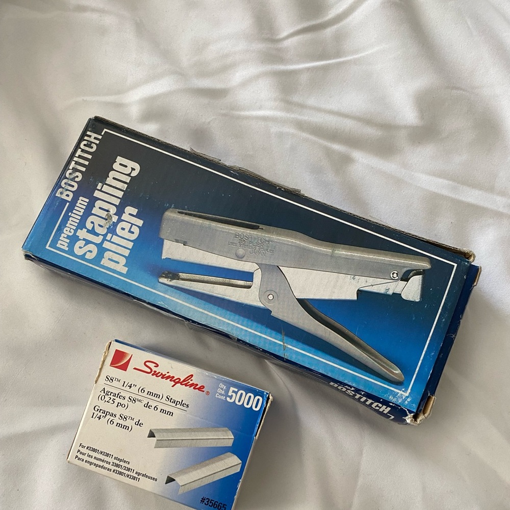 Premium bostitch stapling plier with bonus box of swingline staples